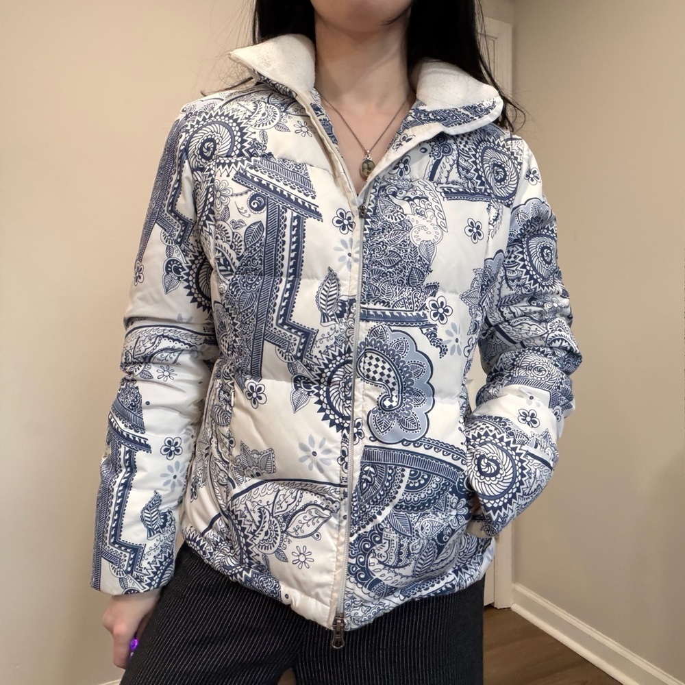 Athleta Blue and White Patterned Puffer Jacket Small